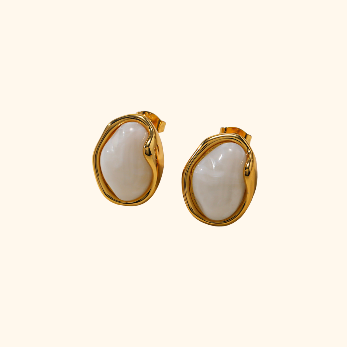 Aretes “bean” blancos